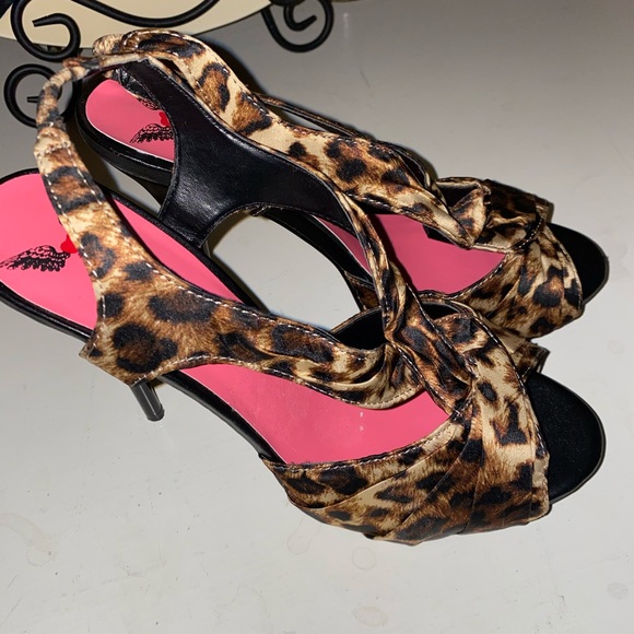 Penny Loves Kenny Shoes - 👉🏾 NEW 👈🏾Penny Loves Kenny leopard print pumps